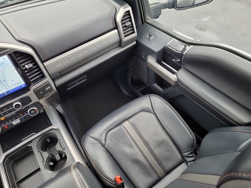 Certified 2022 Ford F250 Platinum w/ FX4 Off-Road Package image 17