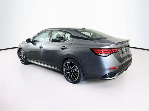 Used 2025 Nissan Sentra SR w/ SR Premium Package FWD image 5