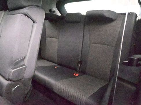 Used 2024 Toyota Highlander LE image 11