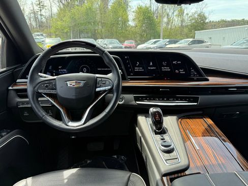Certified 2024 Cadillac Escalade Premium Luxury AWD/4WD image 24