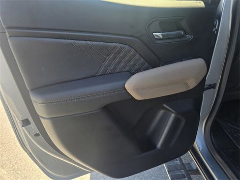 Used 2024 GMC Canyon Denali image 16