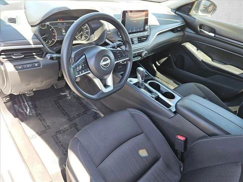 Used 2024 Nissan Altima 2.5 SV FWD image 9