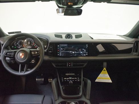 New 2026 Porsche Cayenne GTS AWD/4WD image 23