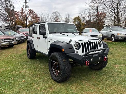 Used 2016 Jeep Wrangler Unlimited Sahara image 2
