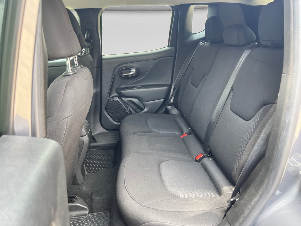 Used 2023 Jeep Renegade Latitude AWD/4WD image 38