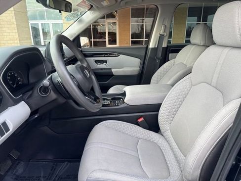 Used 2023 Honda Pilot LX image 8