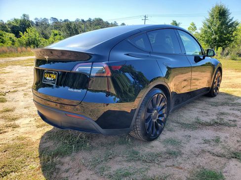 Used 2022 Tesla Model Y Performance AWD/4WD image 8