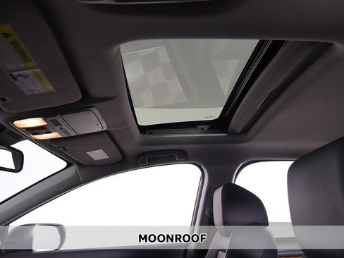 Used 2022 Honda CR-V Touring image 4