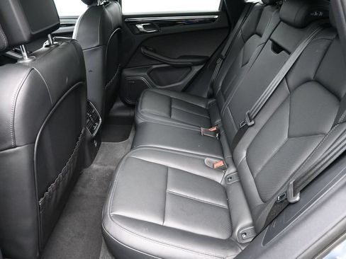 Certified 2026 Porsche Macan AWD/4WD image 7
