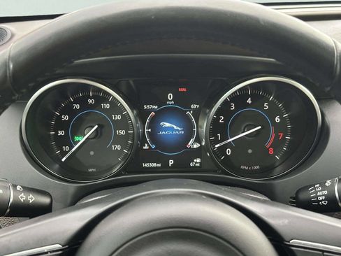 Used 2017 Jaguar F-PACE Prestige image 25