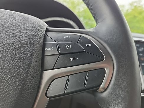 Used 2019 Jeep Grand Cherokee Altitude AWD/4WD image 15
