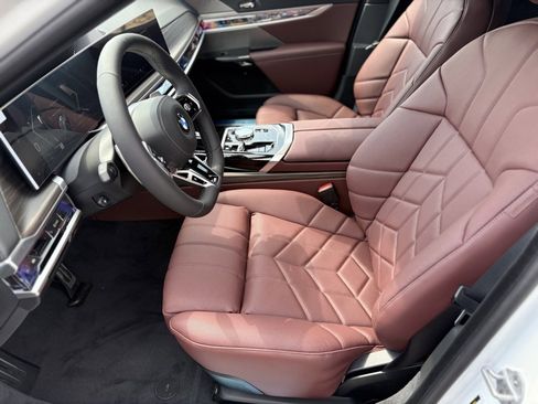 Used 2025 BMW 760i xDrive w/ Executive Package image 12