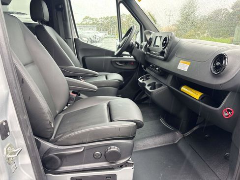 Used 2024 Mercedes-Benz Sprinter 2500 image 14