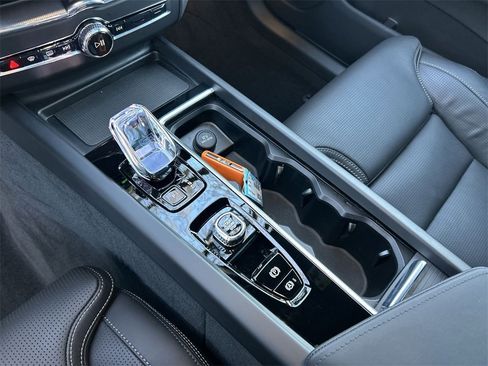 New 2026 Volvo XC60 B5 Ultra w/ Climate Package image 22
