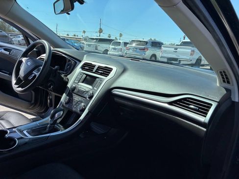 Used 2014 Ford Fusion SE FWD image 21