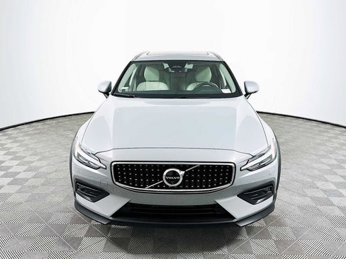 Used 2026 Volvo V60 B5 Cross Country Plus w/ Climate Package AWD/4WD image 2