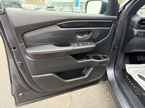 Used 2025 Honda Pilot Black Edition image 10