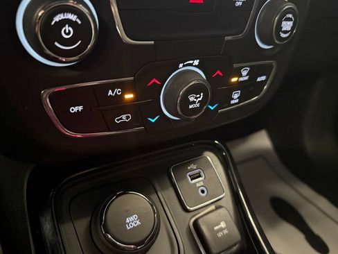 Used 2017 Jeep Compass Limited image 13