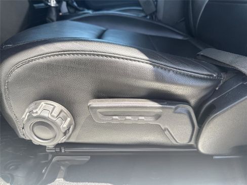 Used 2019 Jeep Wrangler Unlimited Sahara AWD/4WD image 12