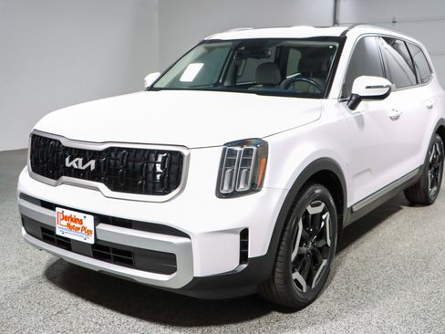 Used 2024 Kia Telluride EX w/ EX Captain's Chair Package image 34
