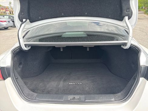 Used 2023 Nissan Sentra SR w/ Midnight Edition Package FWD image 23