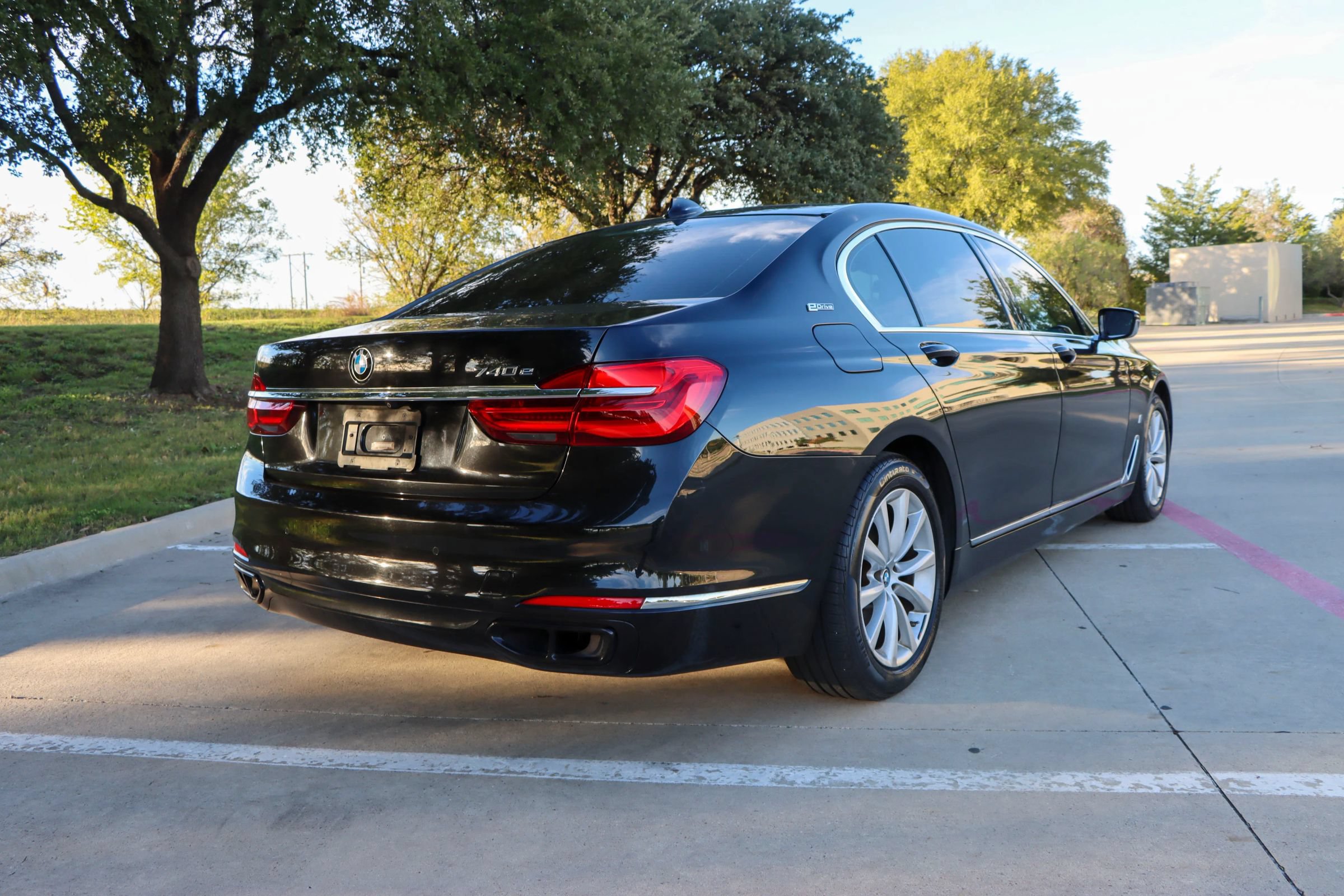 Used 2018 BMW 740e xDrive AWD/4WD image 7