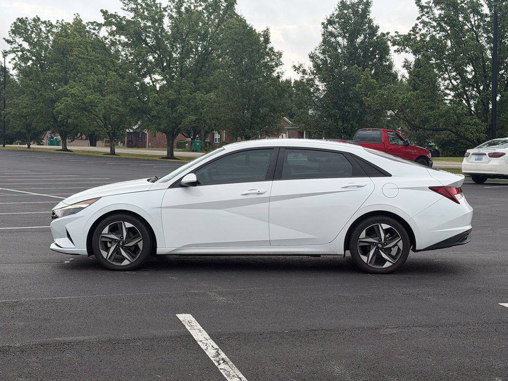 Used 2023 Hyundai Elantra SEL w/ Convenience Package FWD image 4