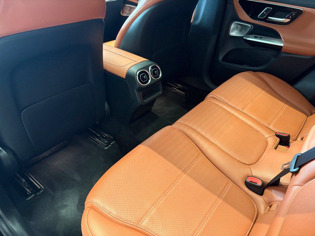 Used 2023 Mercedes-Benz GLC 300 4MATIC image 17