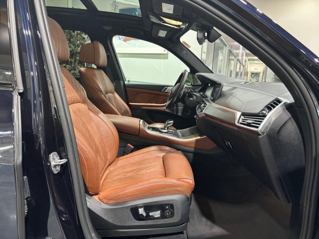 Used 2019 BMW X5 xDrive50i w/ M Sport Package AWD/4WD image 52