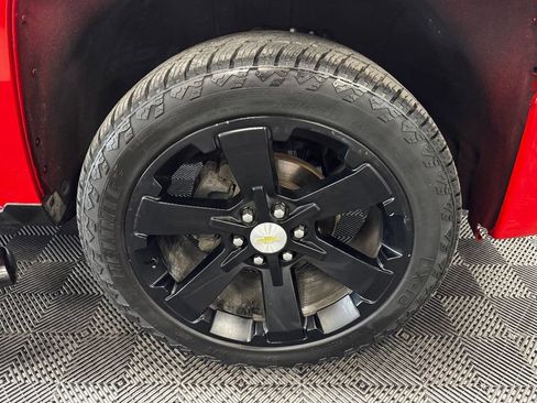 Used 2018 Chevrolet Silverado 1500 Custom w/ Custom Value Package AWD/4WD image 18