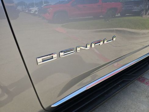 Used 2025 GMC Yukon Denali AWD/4WD image 30