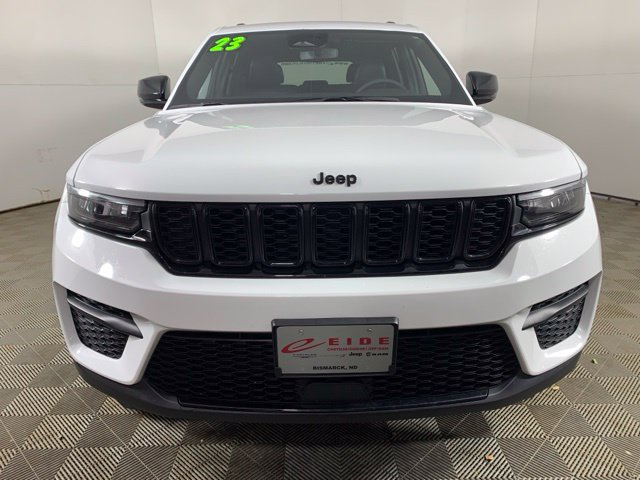 Used 2023 Jeep Grand Cherokee Altitude AWD/4WD image 9
