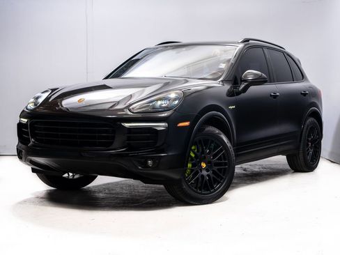 Used 2017 Porsche Cayenne S AWD/4WD image 1