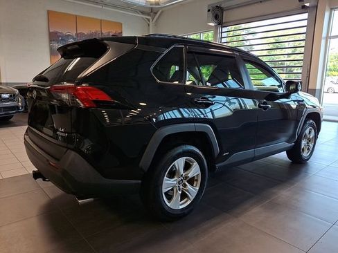 Used 2019 Toyota RAV4 LE w/ Carpet Mat Package AWD/4WD image 6