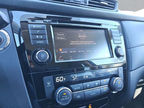 Used 2019 Nissan Rogue SV image 19