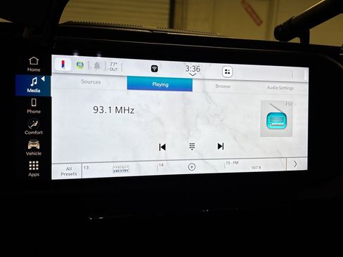 Used 2025 Jeep Gladiator Sport image 32