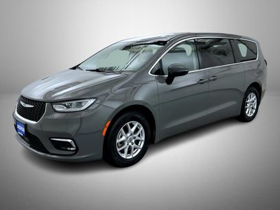 Used 2023 Chrysler Pacifica Touring-L