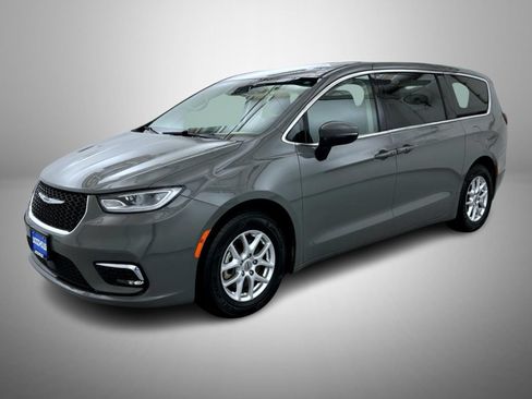 Certified 2023 Chrysler Pacifica Touring-L FWD image 1