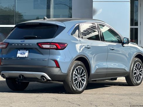 Certified 2025 Ford Escape SE w/ PHEV Premium Package image 4