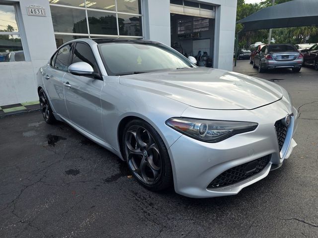 Used 2017 Alfa Romeo Giulia Ti w/ TI 19" Sport Package RWD image 8
