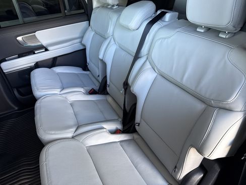 Certified 2025 Ford Expedition Max Platinum image 17