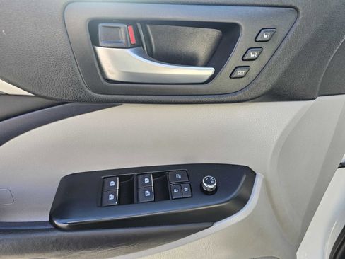 Used 2017 Toyota Highlander Limited Platinum image 12