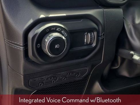 Used 2025 Jeep Wrangler Unlimited Sahara w/ Technology Group AWD/4WD image 16