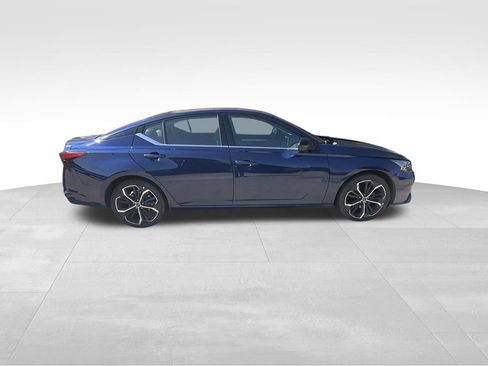 Used 2024 Nissan Altima 2.5 SR FWD image 3