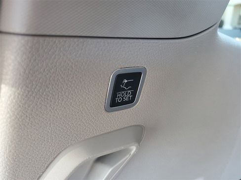 Used 2023 Jeep Wagoneer Series III w/ Preferred Equipment Group image 34