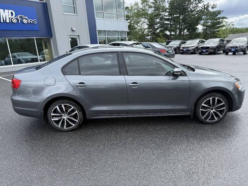 Used 2012 Volkswagen Jetta SE FWD image 4