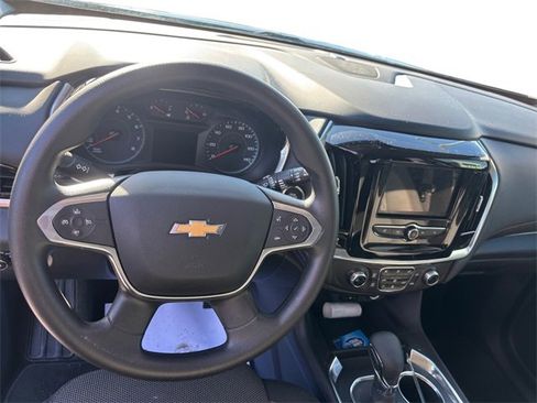 Used 2021 Chevrolet Traverse LS image 10