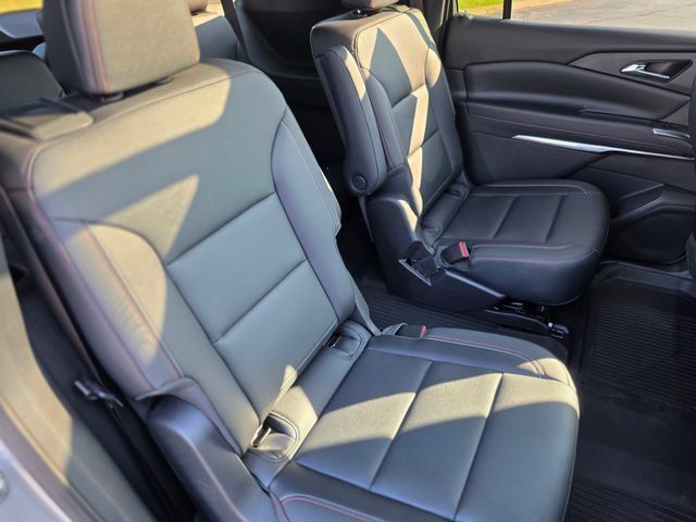 Used 2026 Chevrolet Traverse Z71 w/ LPO, Floor Liner Package AWD/4WD image 43