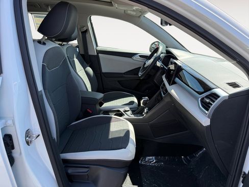 New 2026 Volkswagen Taos SE image 19