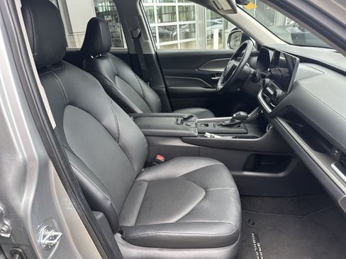 Used 2025 Toyota Grand Highlander AWD image 25